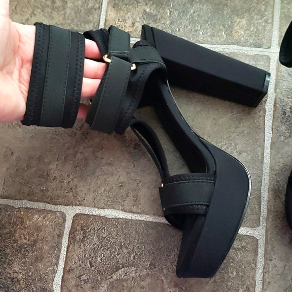 FASHION NOVA 6 INCH GLADIATOR STYLE CHUNKY PLATFORM HEELS SIZE 11 - Picture 5 of 14